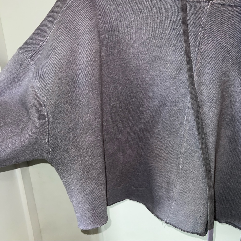ALO Yoga Cropped Hoodie - Picture 4 of 10